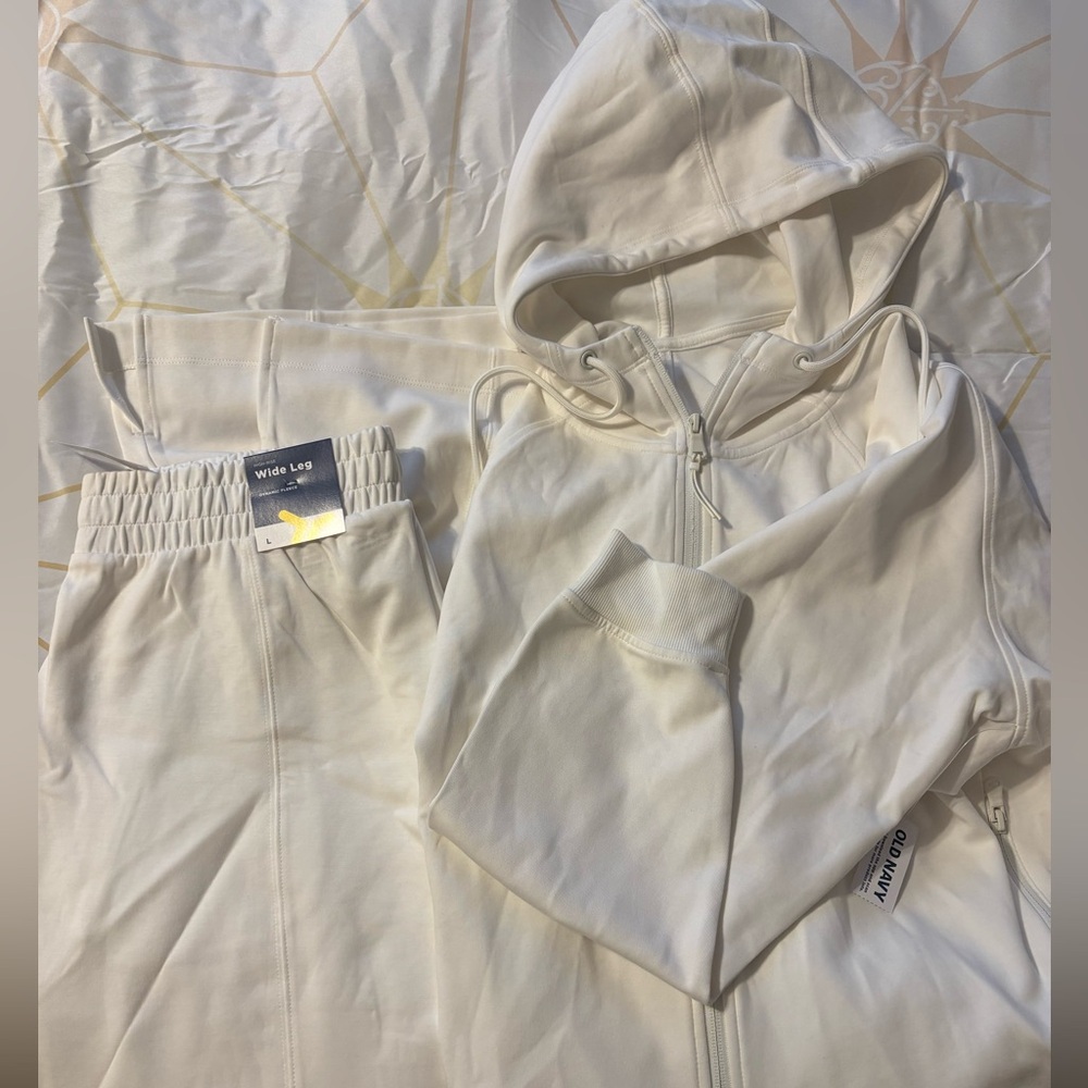 NWT Old Navy sweatsuit- pants and zip up hoodie-never worn